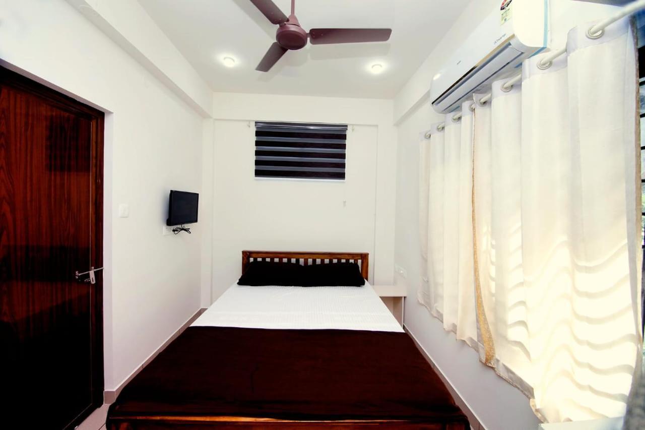 Uthram Residency Villa Kochi Buitenkant foto